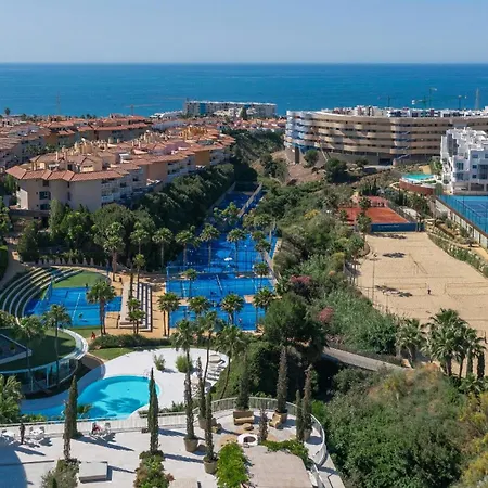 Modern Luxury With Terrace In Higueron شقة