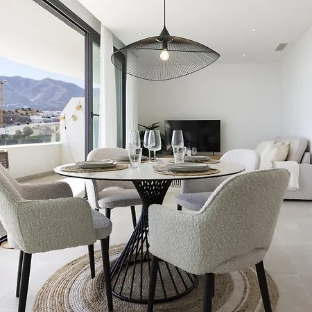 Апартаменты Modern Luxury With Terrace In Higueron *