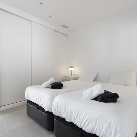 Апартаменты Modern Luxury With Terrace In Higueron *