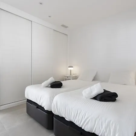 Modern Luxury With Terrace In Higueron Апартаменты *