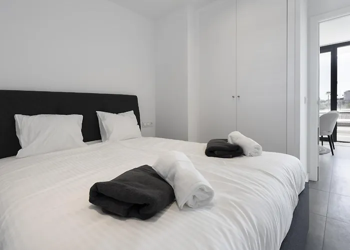 Modern Luxury With Terrace In Higueron דירה פואנגירולה