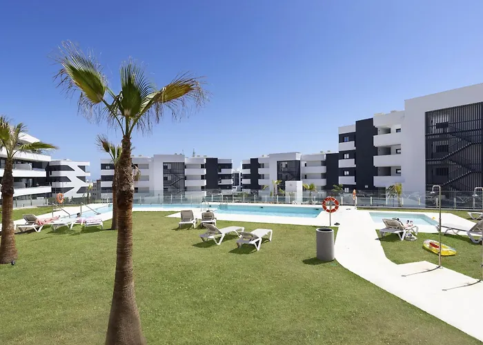 Modern Luxury With Terrace In Higueron פואנגירולה