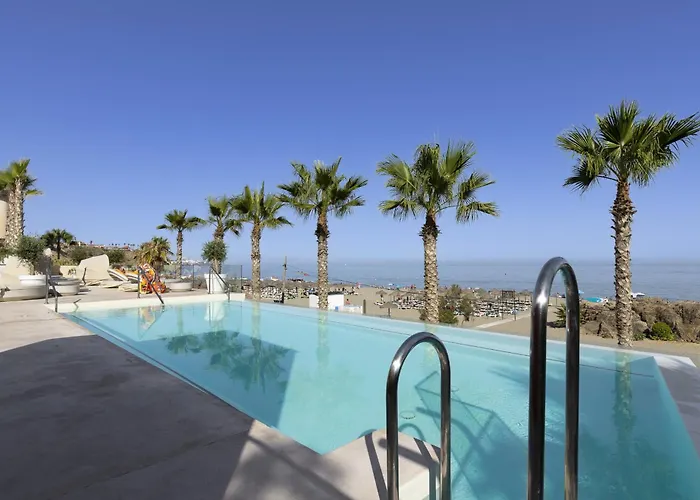 Modern Luxury With Terrace In Higueron דירה *