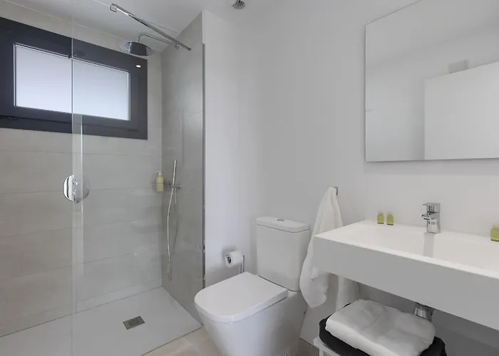 Modern Luxury With Terrace In Higueron פואנגירולה