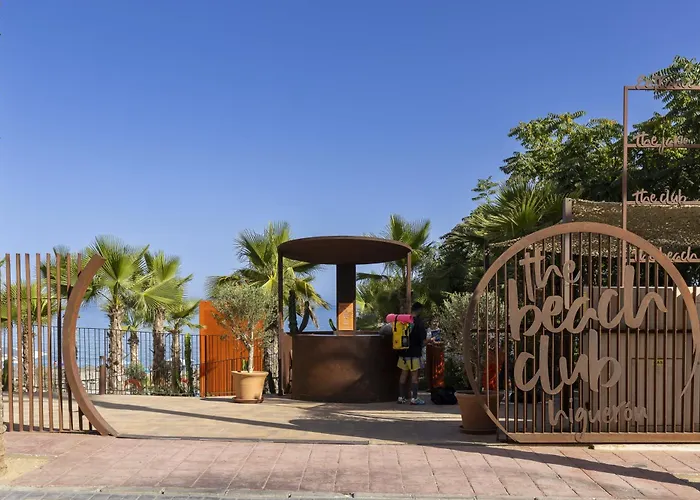 Modern Luxury With Terrace In Higueron דירה